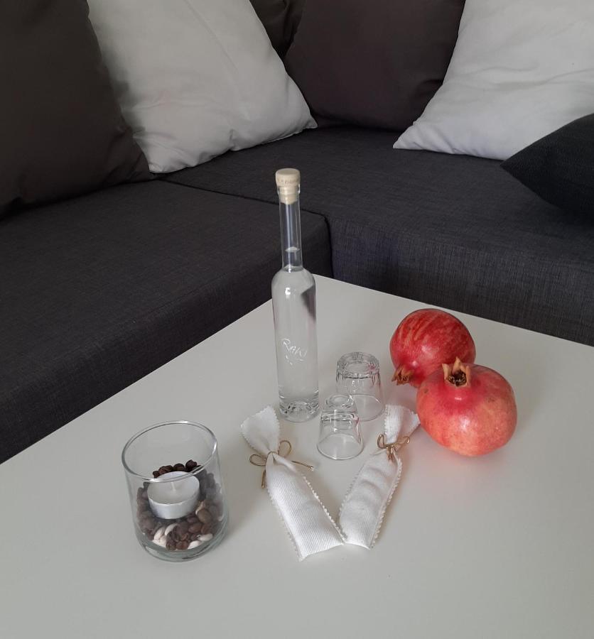 Xenonas Apartment Камиларион Екстериор снимка